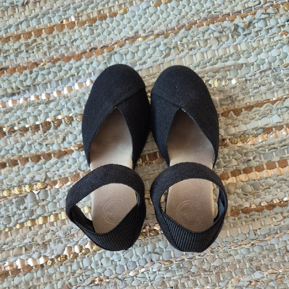 Charleston Shoes Black Wedge Sandals - Picture 5 of 6